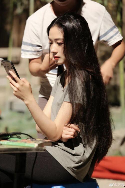 诺米走红不忘家乡小涵娱乐吃瓜